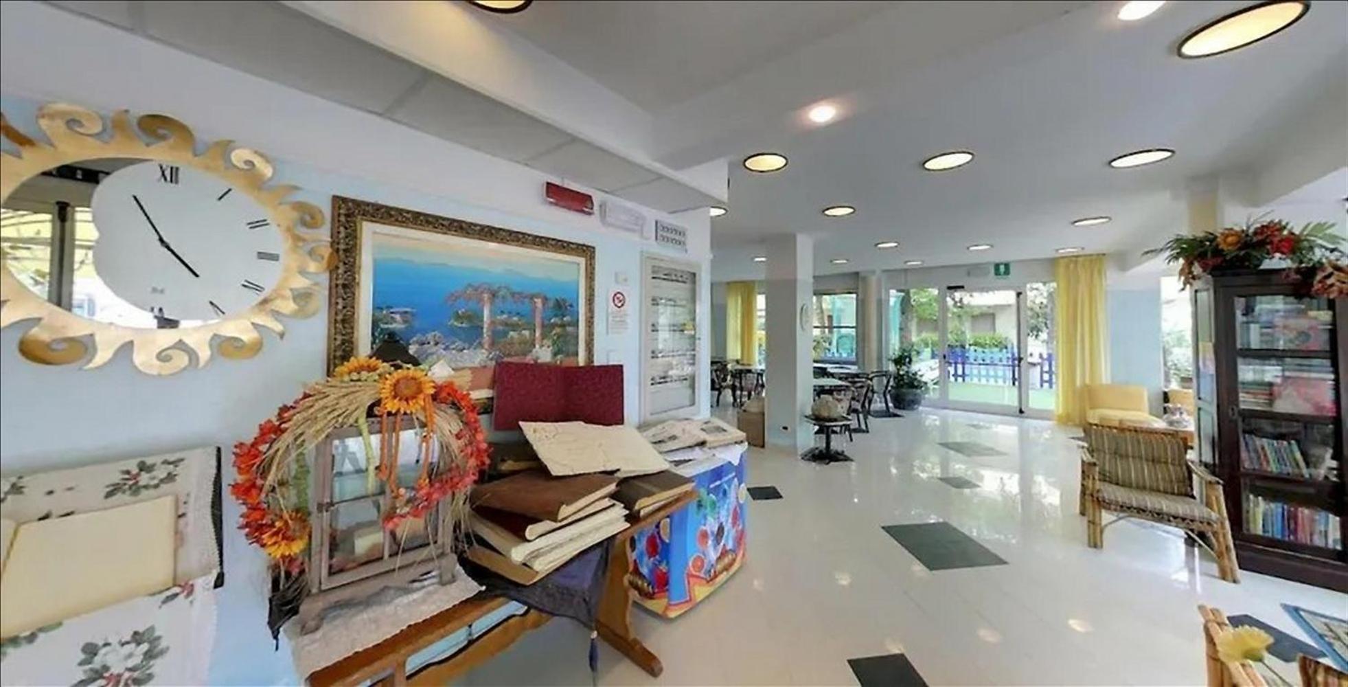 Hotel Milord Cesenatico Esterno foto