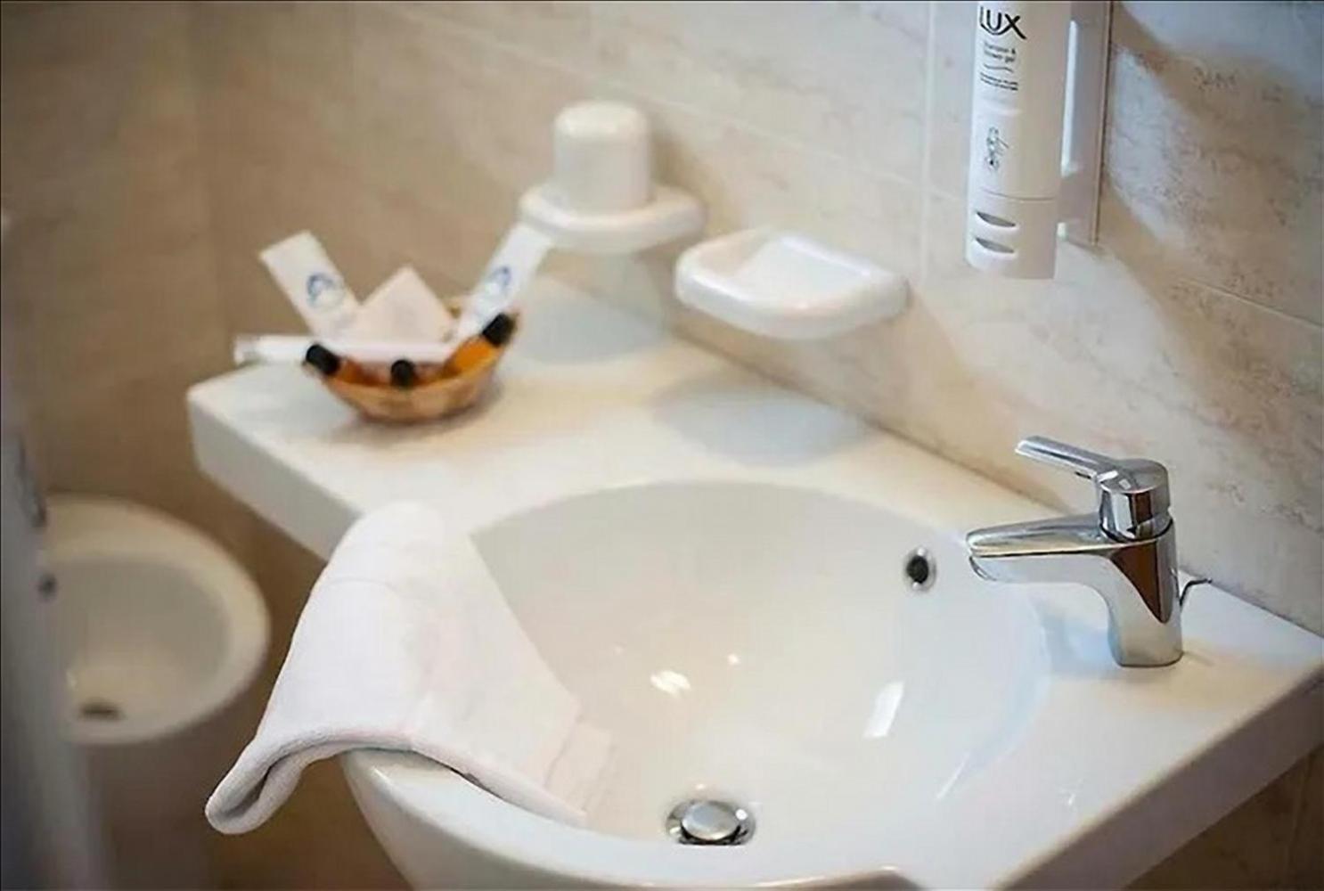 Hotel Milord Cesenatico Esterno foto