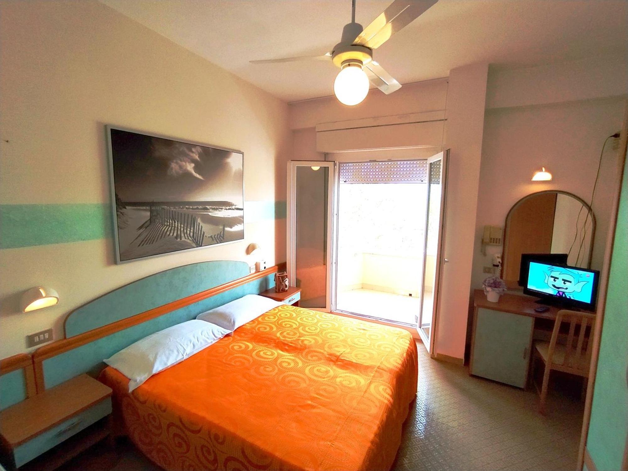 Hotel Milord Cesenatico Esterno foto