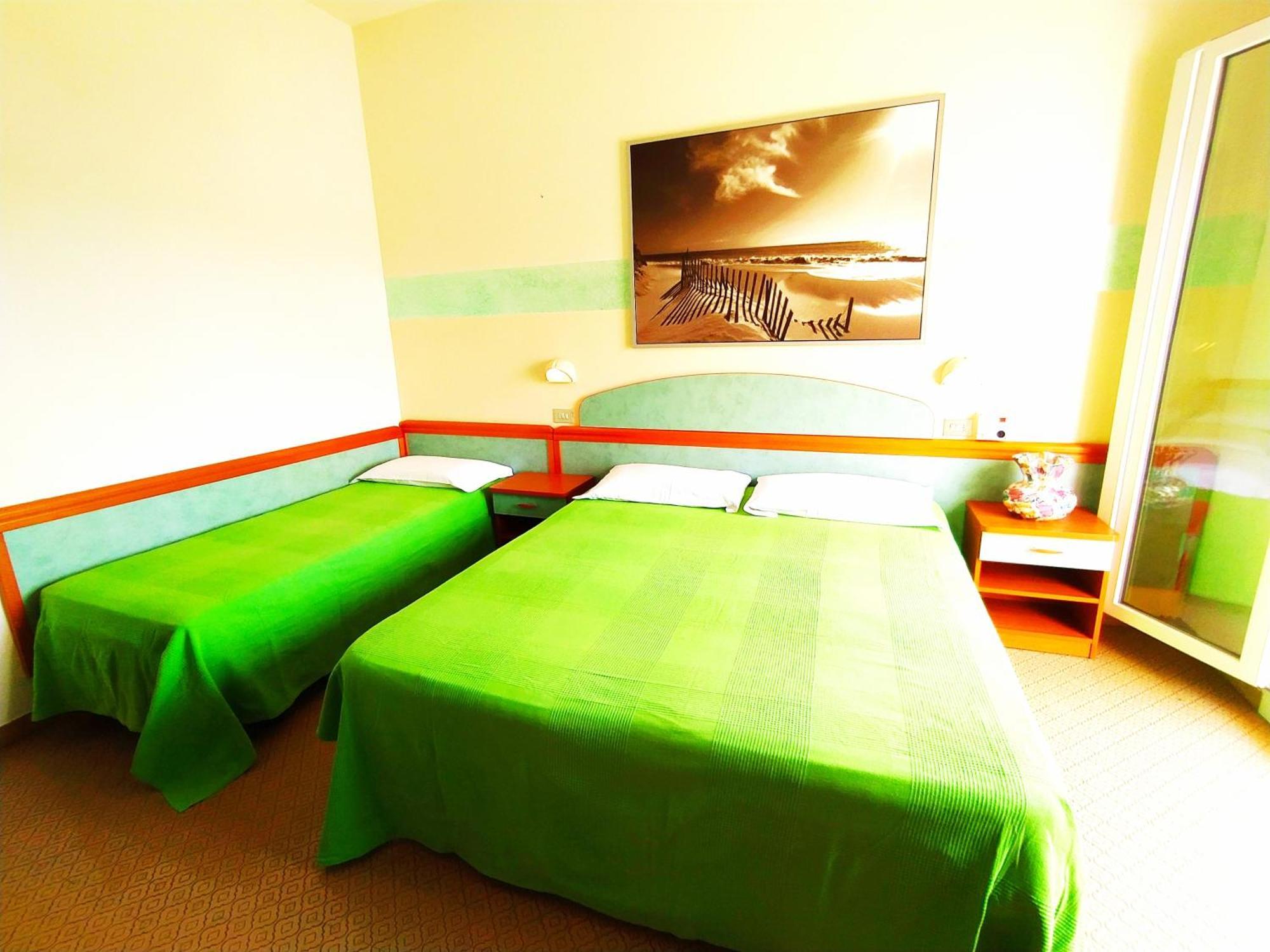 Hotel Milord Cesenatico Esterno foto