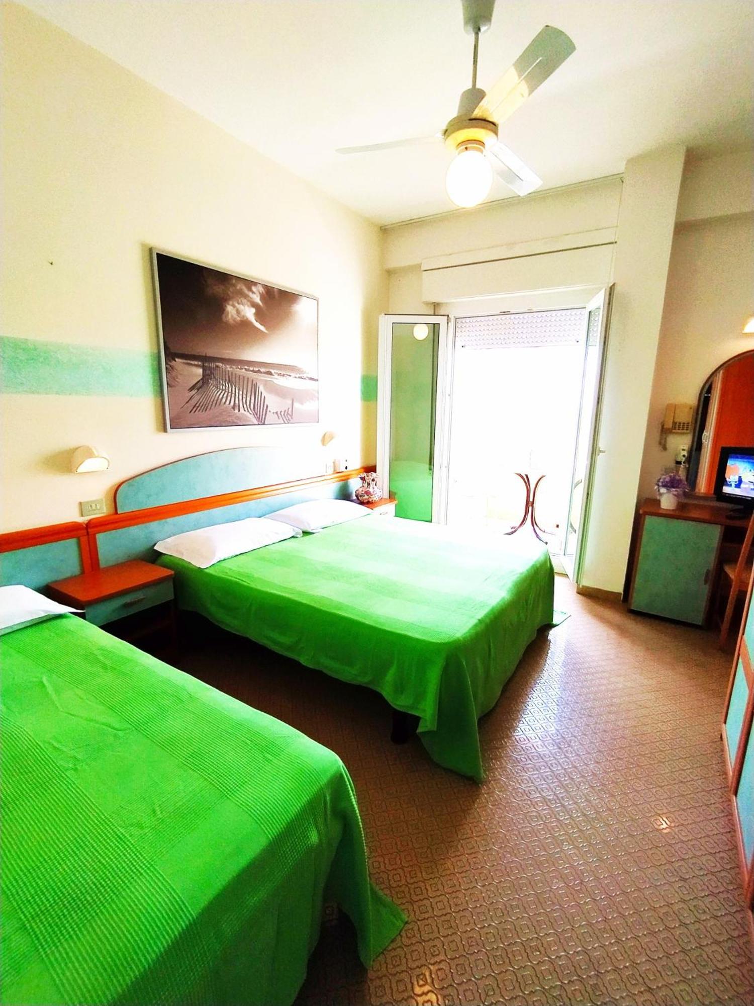Hotel Milord Cesenatico Esterno foto