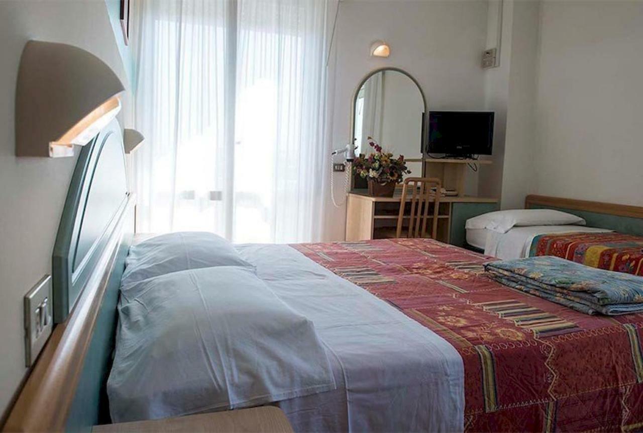 Hotel Milord Cesenatico Esterno foto