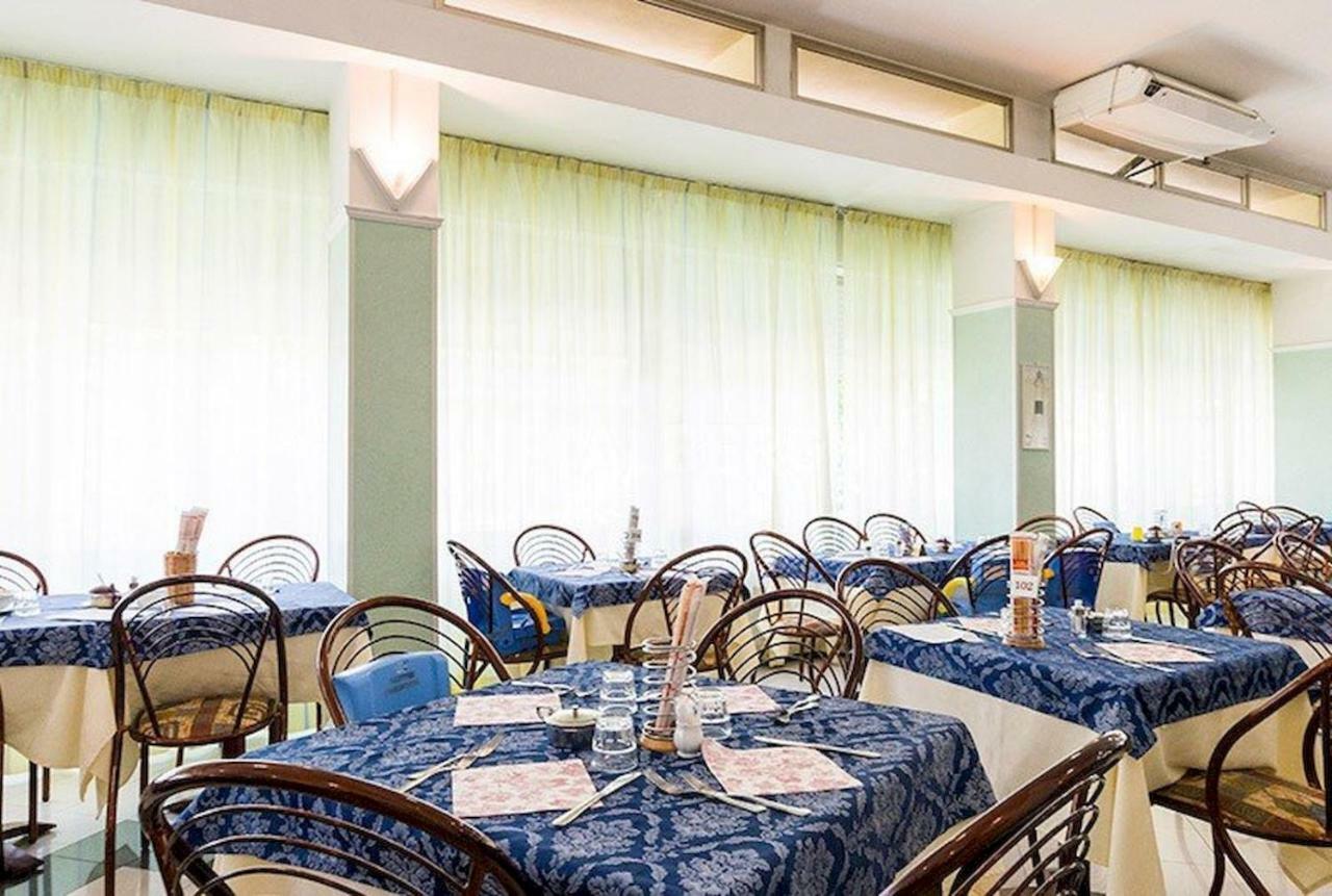 Hotel Milord Cesenatico Esterno foto
