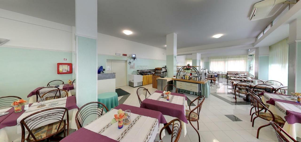 Hotel Milord Cesenatico Esterno foto