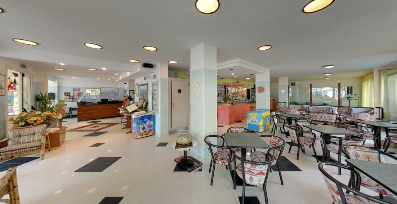 Hotel Milord Cesenatico Esterno foto