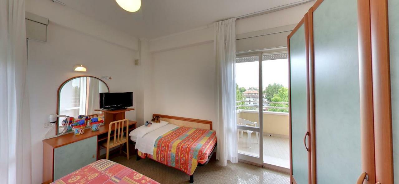 Hotel Milord Cesenatico Esterno foto